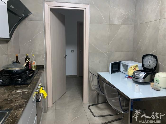 紫线ponale（比克卡区域）出租一个空调大单间 租金：650€（包水、暖气、物