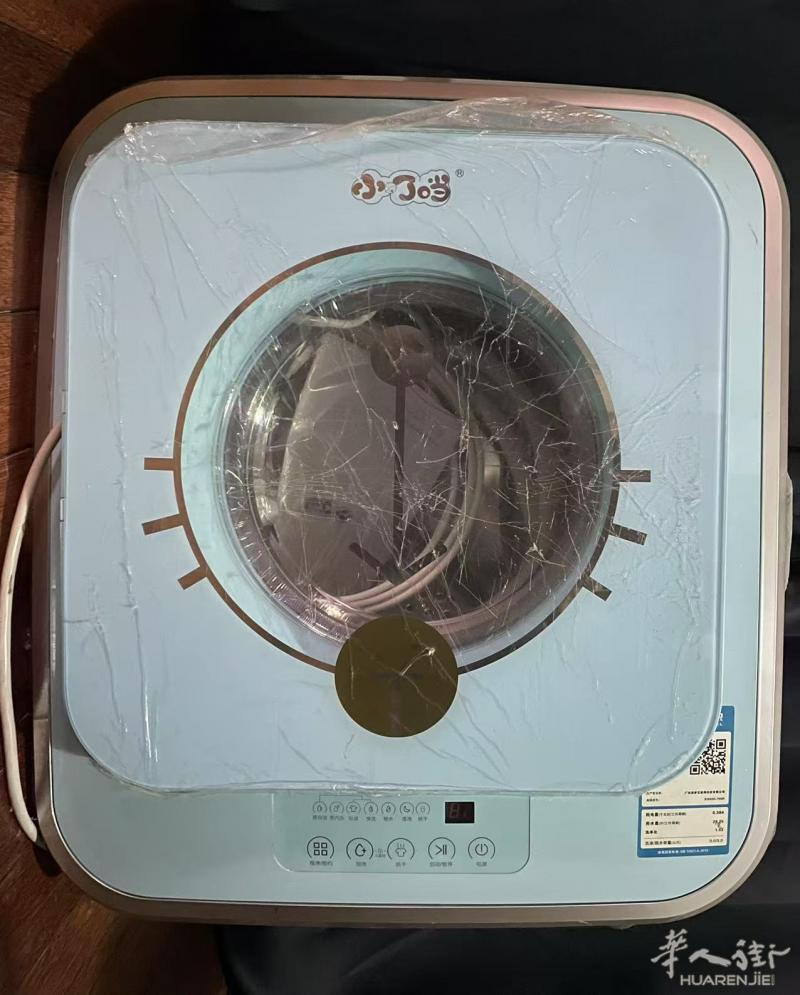 1. 电子琴（赠送）  2. 全新挂壁式儿童洗衣机