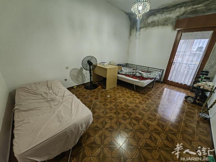 Mestrino 里公交站和超市10分钟不到，到padova火车站大概25分钟。