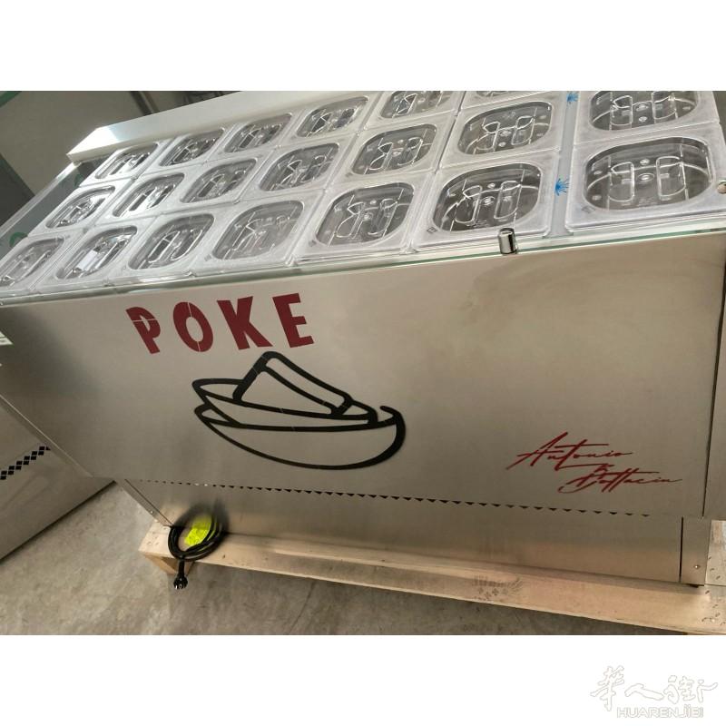 戳准备站配有 21 个 GN 1/6 托盘和酱料架。   非常适合那些想要充分利用空间的人！  选择您最喜欢的颜色！