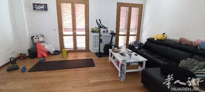 出租Poggetto 拎包入住小别墅，可直接进车，带小花园 ​3室1厅+3卫，半