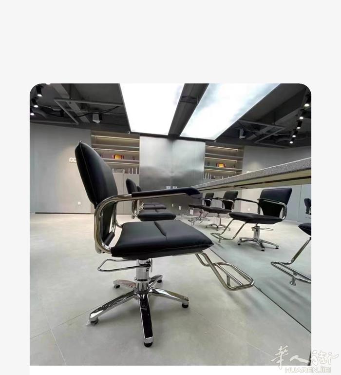 本人出售全新的美发椅子工具 吹风机 夹板 电棒和一些零碎的东西 有意者加微信Ju