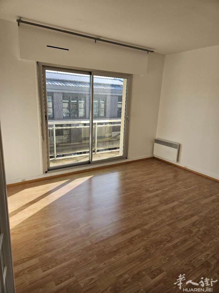 出售Neuilly | 一室一厅带阳台 车位可选