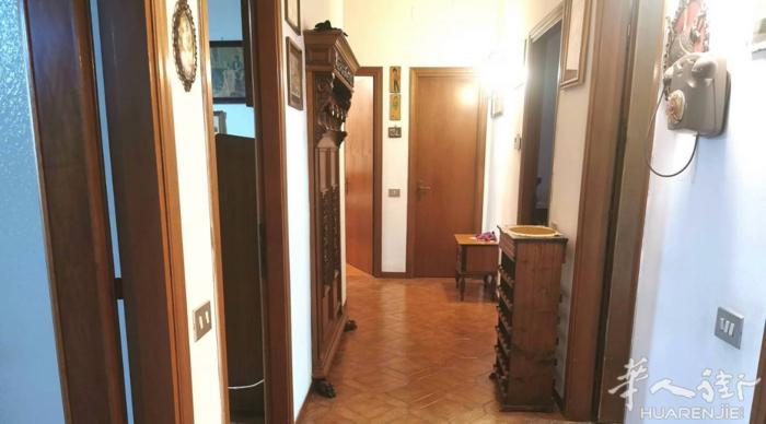 via roma 400多号tabacchi后街出售地面层 价格 25万 3房-