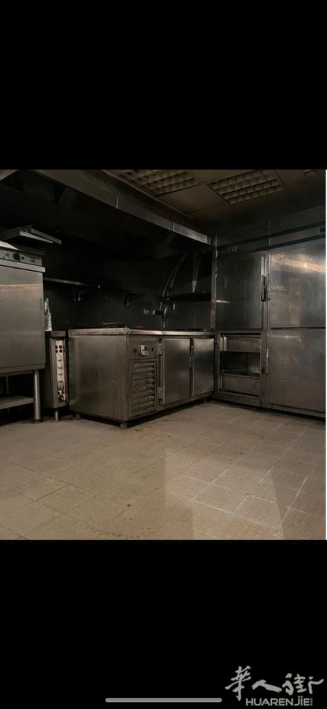 6区近Mabillon 空店租 有烟囱,可以做餐饮行业 总189m2:地坪7,