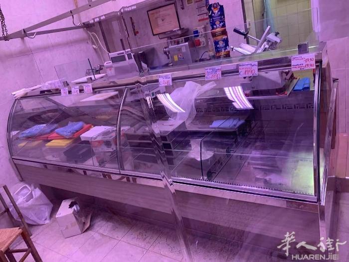 急出bologna大型冰箱展示柜便宜出。价格800自提不回信息有兴趣的老板直接打
