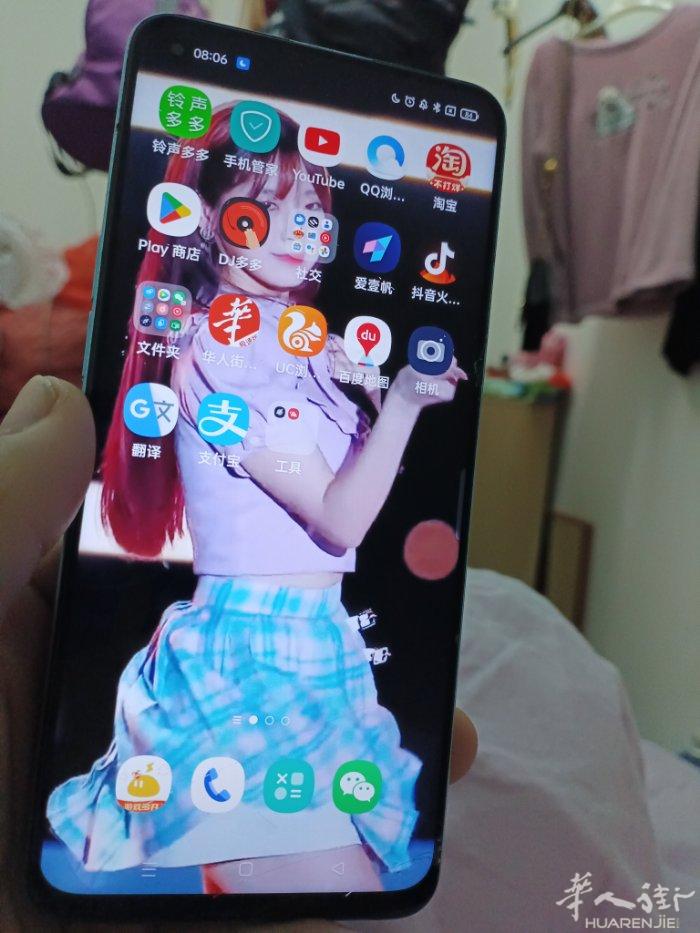 OPPO Reno6无任何刮痕，钢化膜揭开基本全新，保养很好。原价370欧买的运