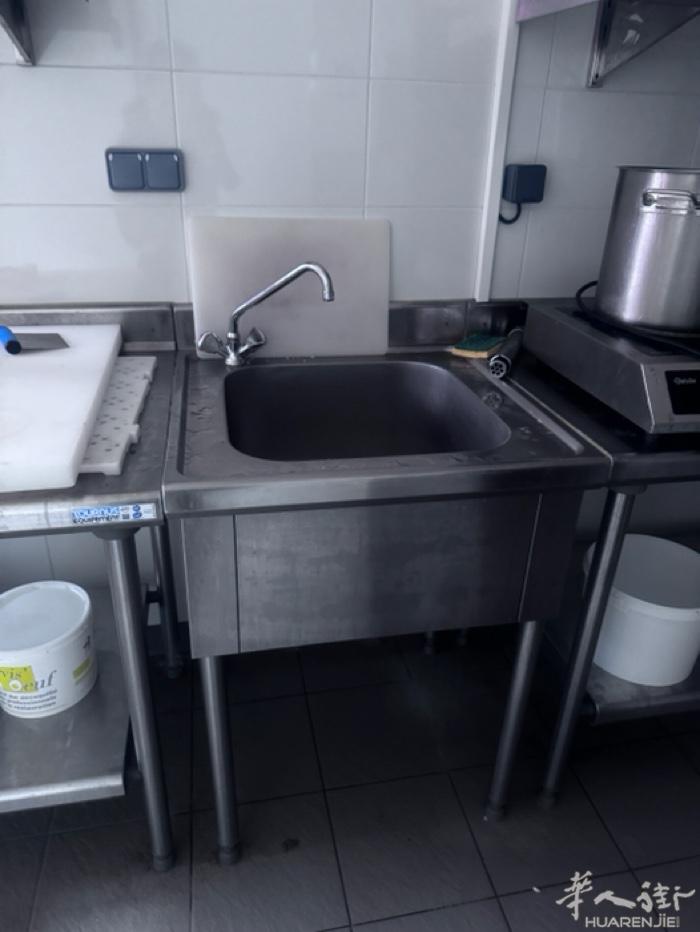 九成新餐館設備转卖，有意者可以電話聯絡￼價格0627652725