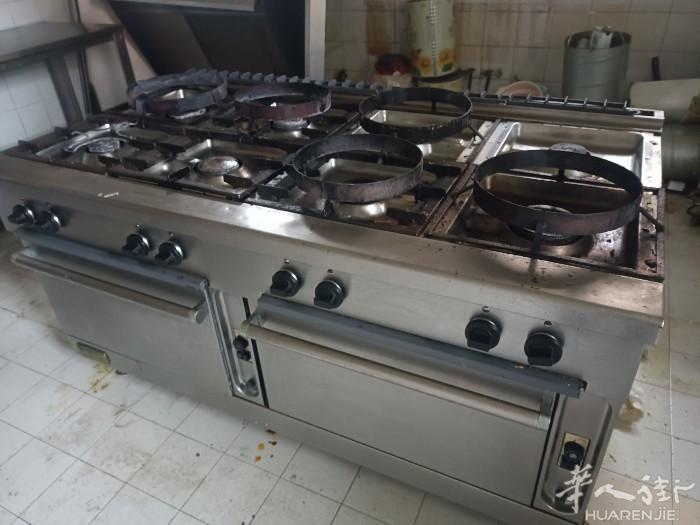 餐厅结业，8火炉头，不锈钢工作台，便宜处理，需自提。罗马附近rieti