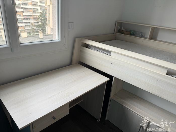 半高床100 €，需自取