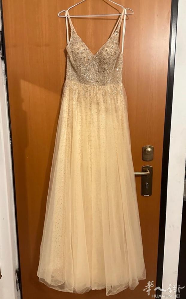 出礼服 只穿过一次 €280 适合身高 170-175cm