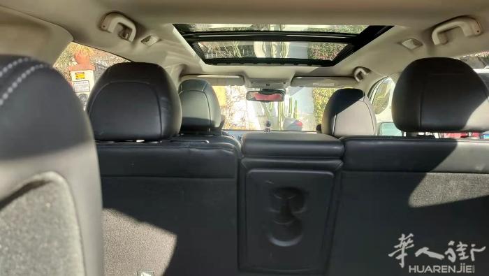 尼桑suv5+2,巴塞罗那接送机，小型搬家，大使馆、医院、火车站接送，市内包车、