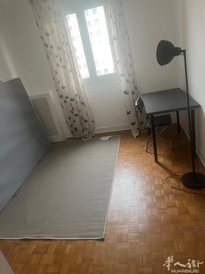 92富人区13号地铁线终点站Châtillon Montrouge ，带小区的电