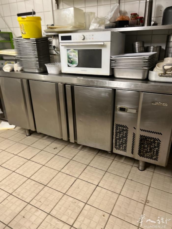 近郊78区出售三门冰箱和自助餐，意者请联系0621099957