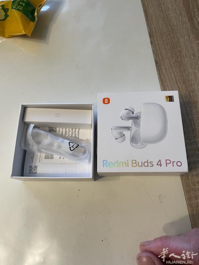 出小米Redmi Buds4 pro 蓝牙耳机，￼音质非常好，还带降噪功能，开启