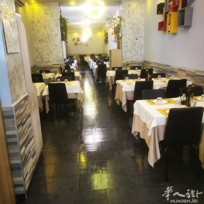 米兰紫铁 ISola 站 意大利餐馆转让 房租3100包物业 里面90 位置 加