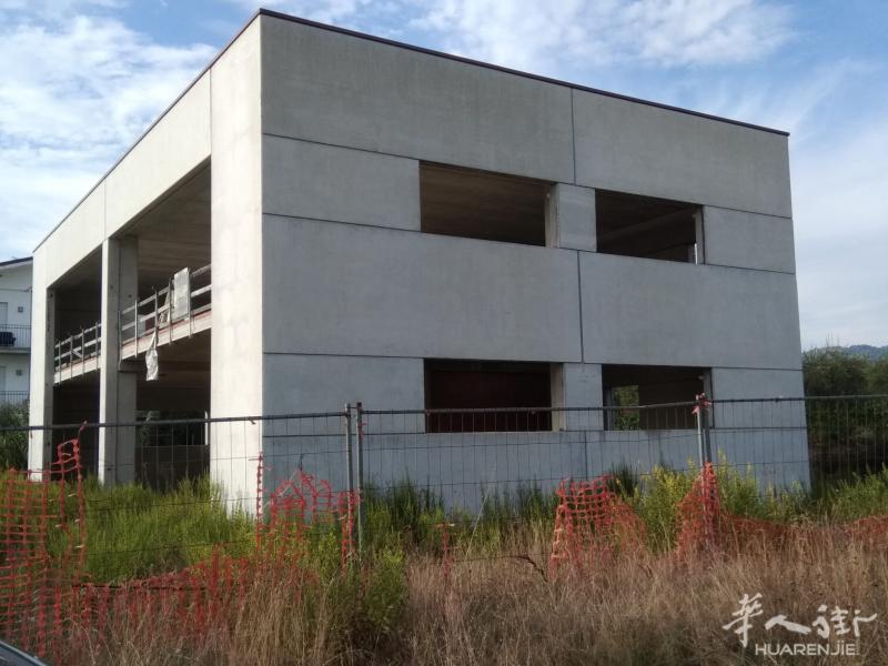 新建两层楼商店/仓库/餐馆 带住家出售