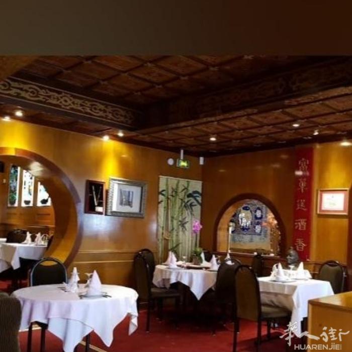 黄金地段中泰餐厅，稳定客源，投资良机！  本餐厅主营中泰美食，拥有100个座位，
