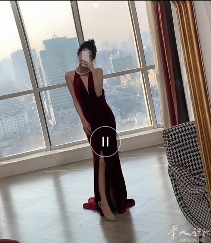 酒红色丝绒敬酒服 穿过一次，S码有弹力。非常出片，买之前打算去影楼租，要280欧
