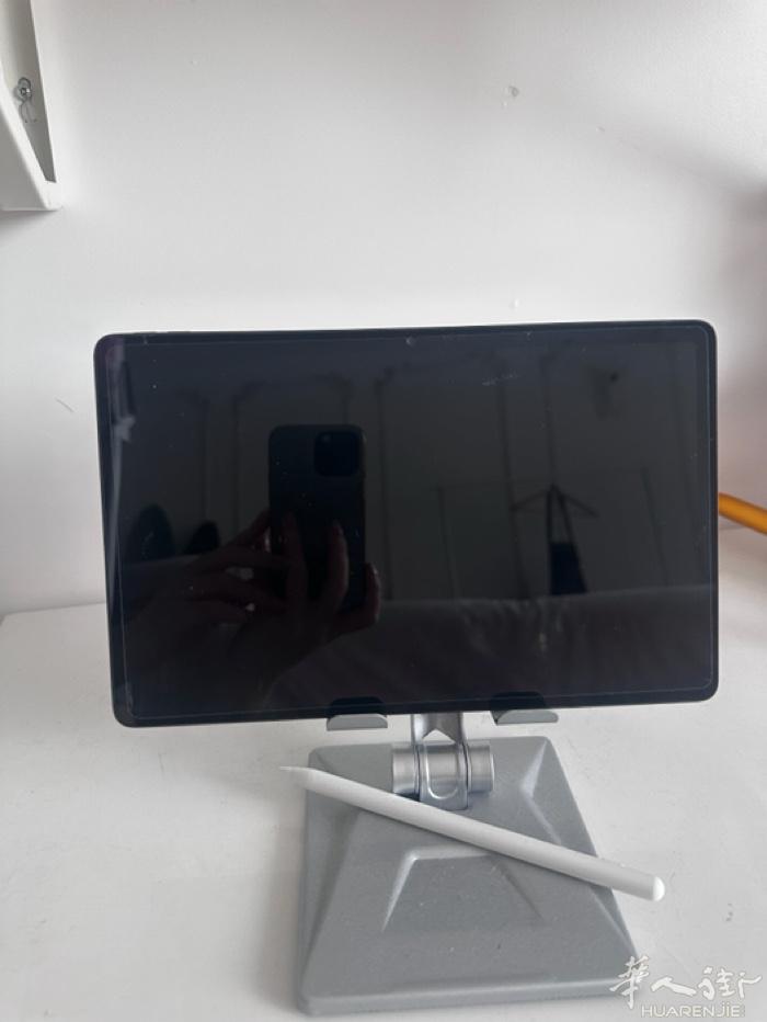 出售一个Lenovo pro11 平板，几乎全新，买了闲置了，没有任何划痕，现在