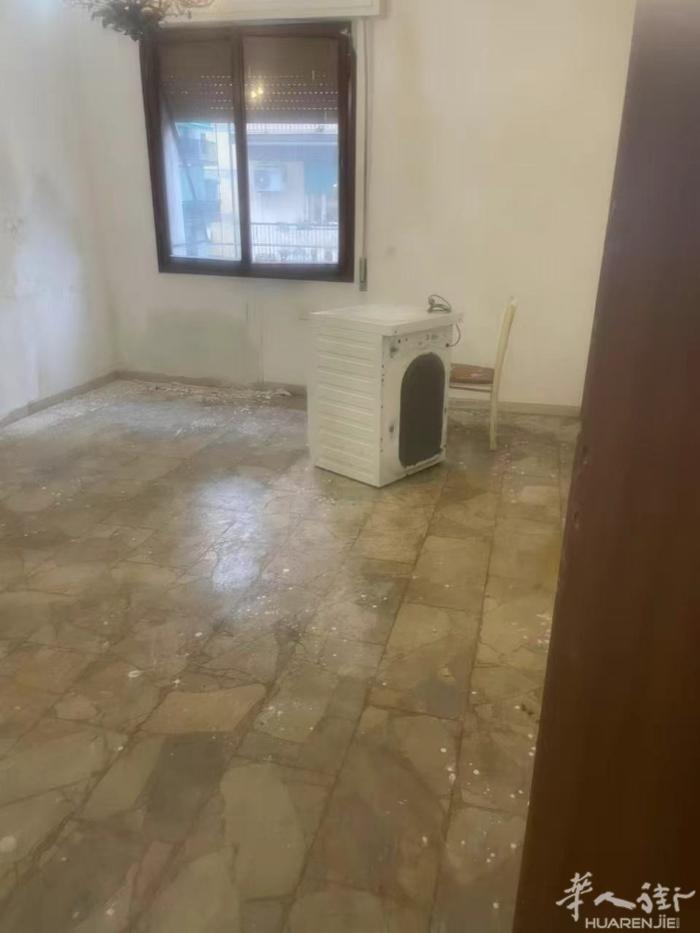 小罗马公园附近，Via Padova套房出租 三房一厅一厨两卫 2个阳台 新