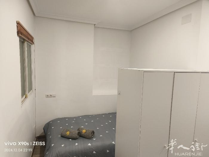 3月2号起租，一路地铁Villa De.Vallecas站单身公寓出租，独门独户