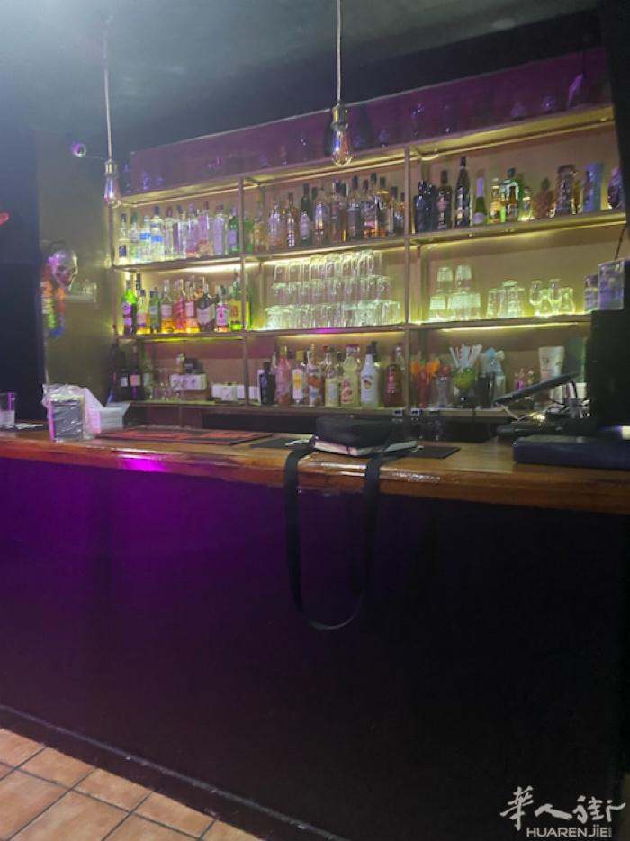 Bar de Copa 马德里市中心，近Huertas 夜酒吧转让。店面总面积1