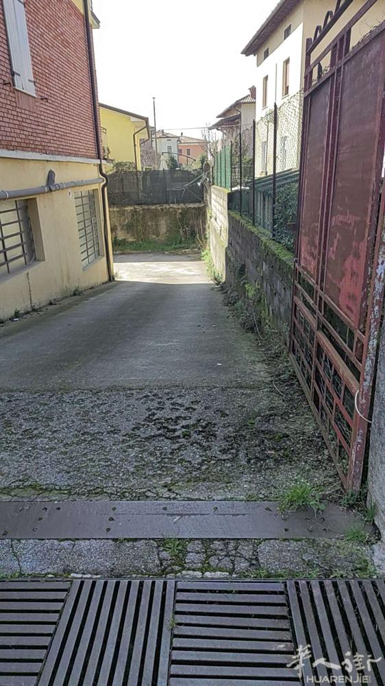 转让仓库，castenendolo rossetto旁边，via musco 1