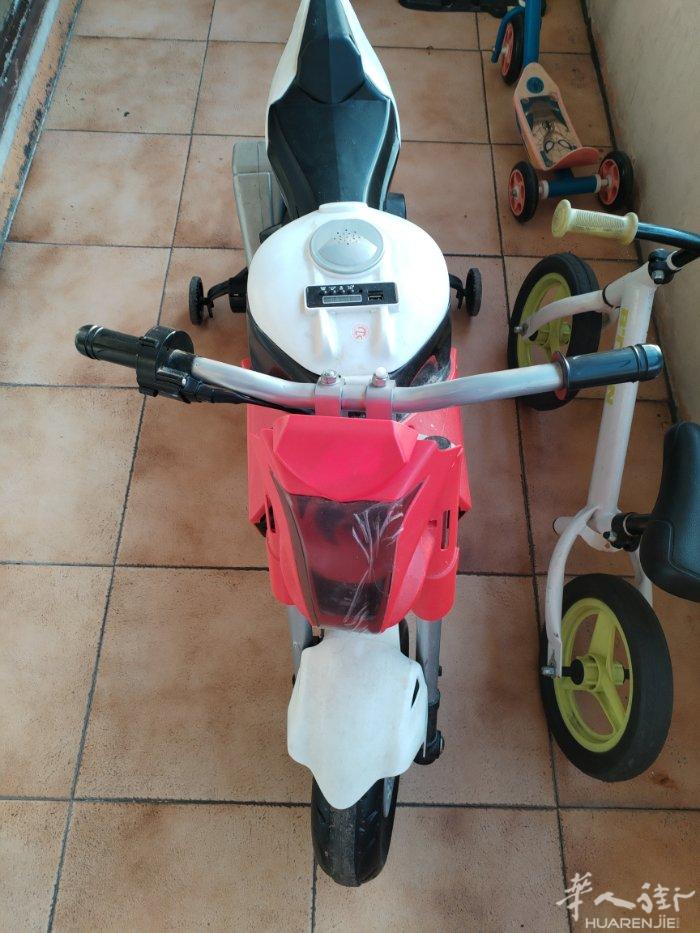 9.5成新小车，10欧一个，电动摩托车50欧，有需要的请电，0757645202