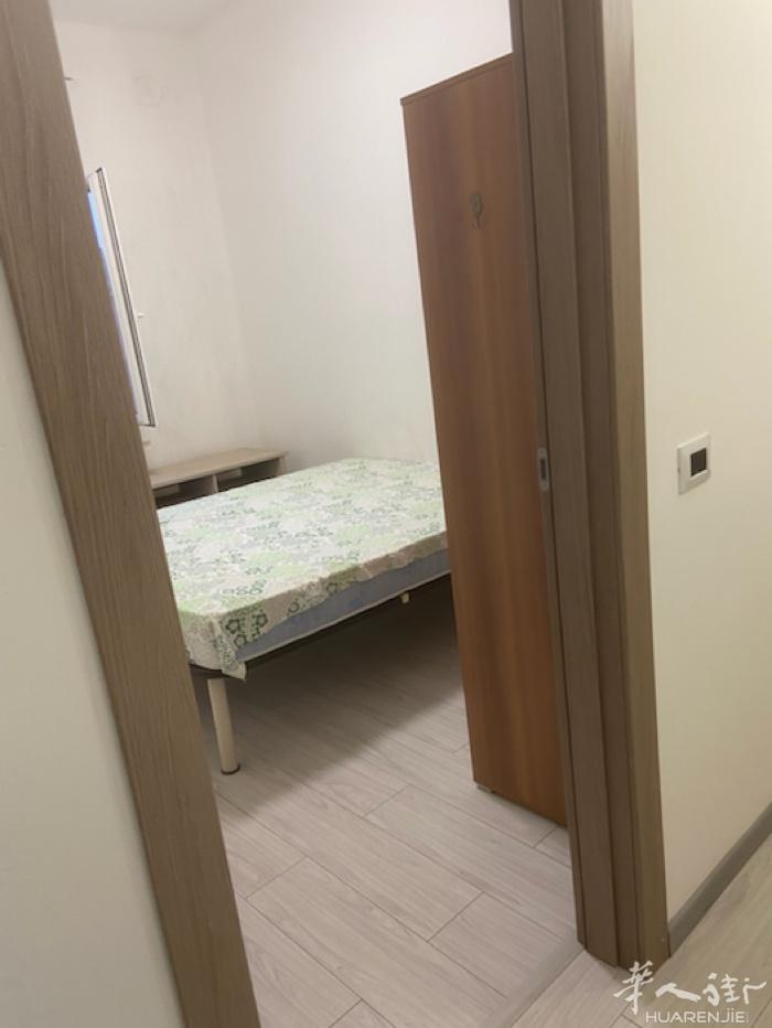 Vicenza市 viale verona 附近有房间可搭铺，祥情请致电3778