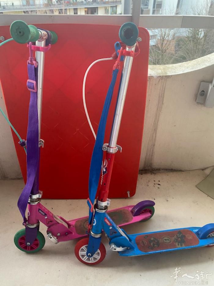 小的滑板车10€一个 15€2个 crimee自取 电话 0611312421