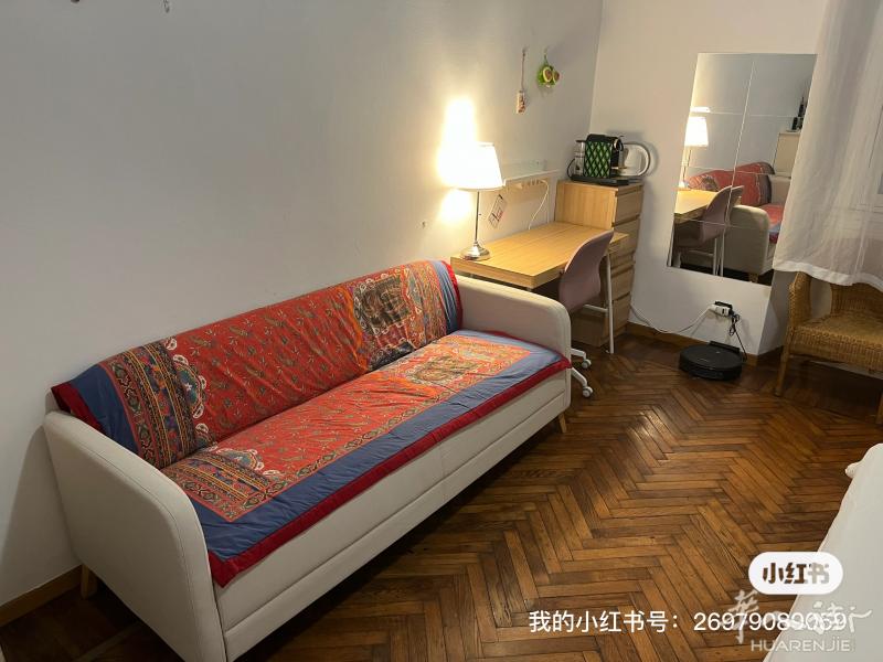 LORETO地铁站一分钟路程。一室，厨房卫生间。底