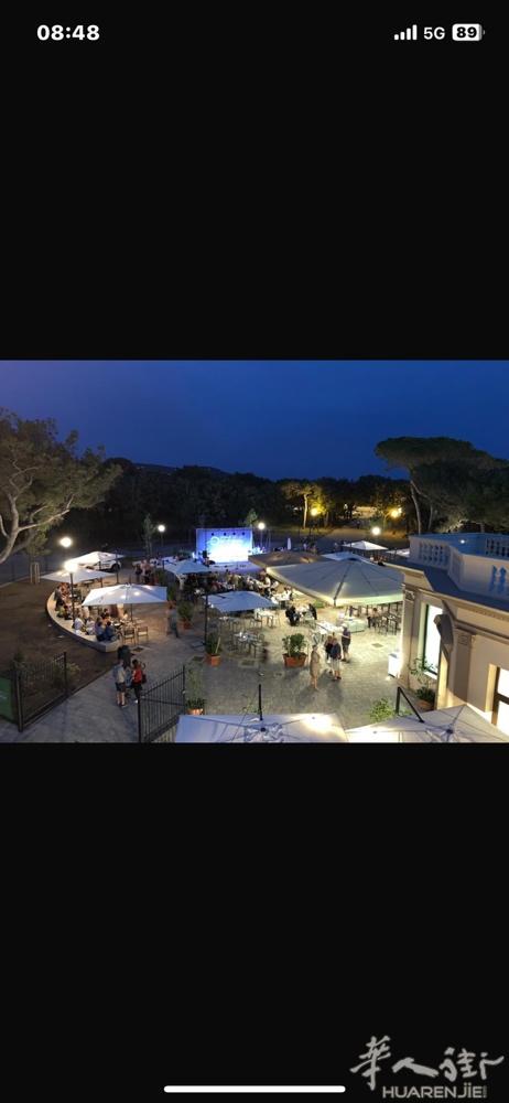locale fronte mare a Torre del Lago Viar