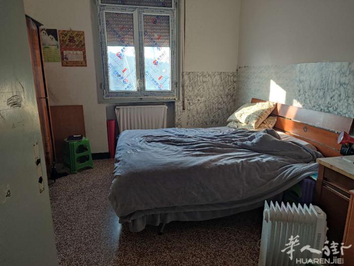 单间出租，房间家具齐全，阳光好安静 地址via Giovanni papini