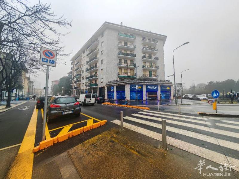 米兰黄线地铁站附近一室一厅出售