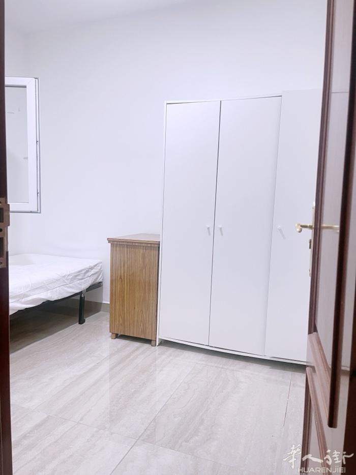 房东直租，users地铁口附近有一个房间出租，精装修，环境超级干净6773995