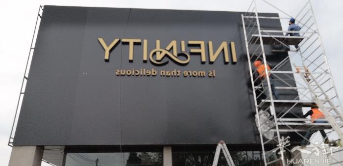 花小钱！办大事！ ​承接店面装修 设计 装饰。 ​与其大刀阔斧的拼装修，不如定期