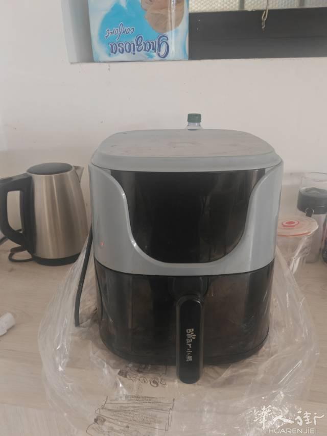 小熊微电脑可视款5L超大容量，另外还有电磁炉小炖锅