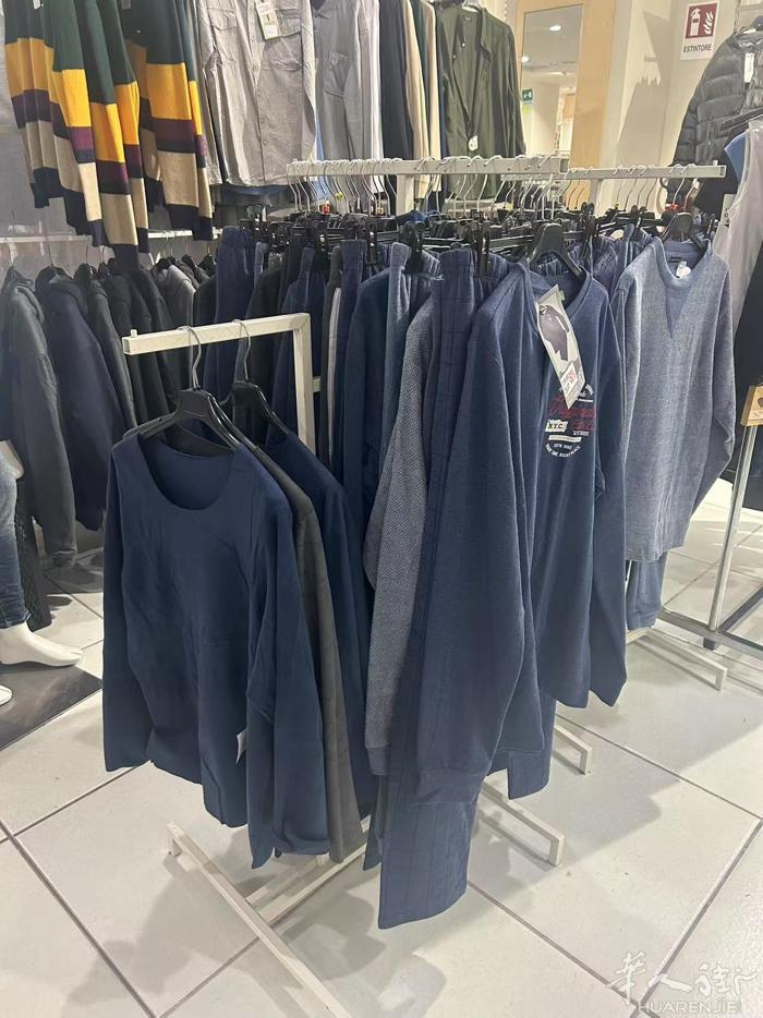 百货二手服装架子，款式新颖，20欧元一个，在piacenz啊，需自提，也还有10