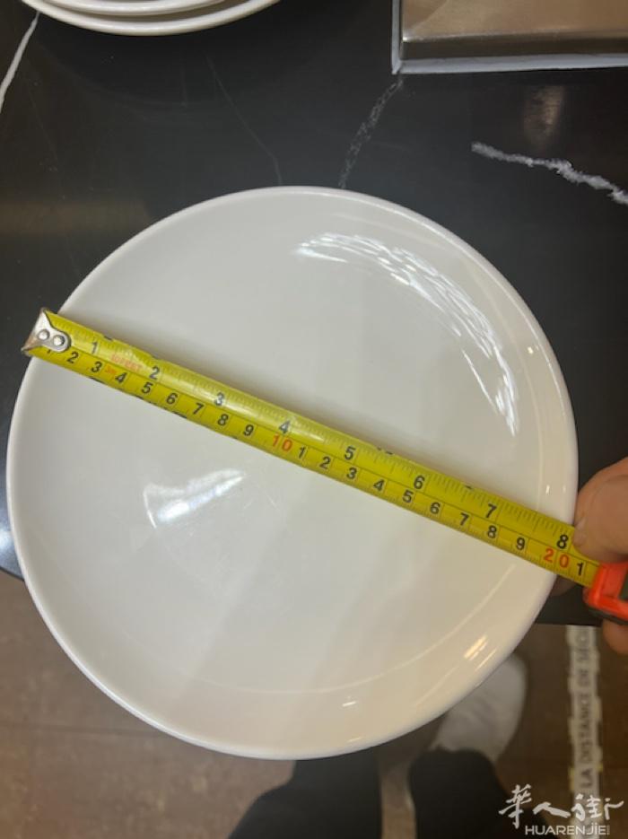 全新陶瓷盘子，1€一个，92自取，谢谢.