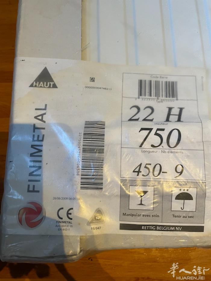 出售全新水散热器2个。 FINIMETAL 45cm宽，75cm 高。 因为用不