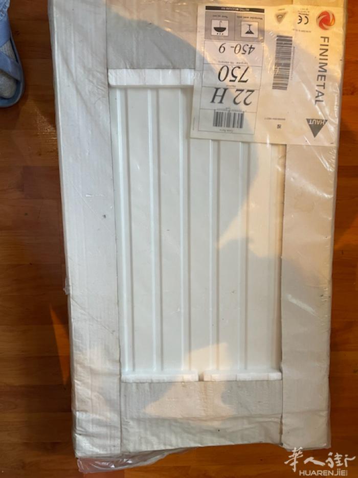 全新2个暖气片出售。 高75cm，宽45cm。 买了没用上。低价出售 2个一起