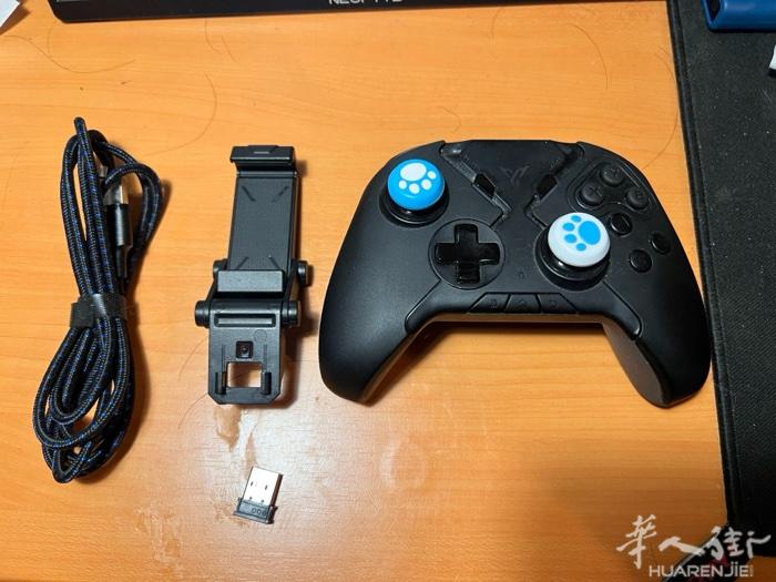 游戏手柄，可以电脑 手机都能玩，吃鸡 王者 原神...手感舒服 不挡屏幕  Pr