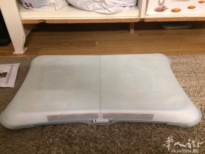 WII 游戏机有手机2个开车打球运动板有700多个游戏不用买游戏机卡一套€200