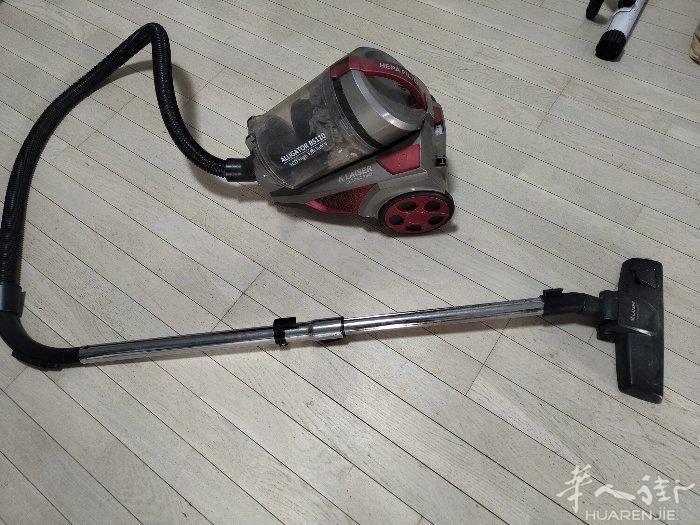 吸尘器 ：不用洗尘袋                  10欧元