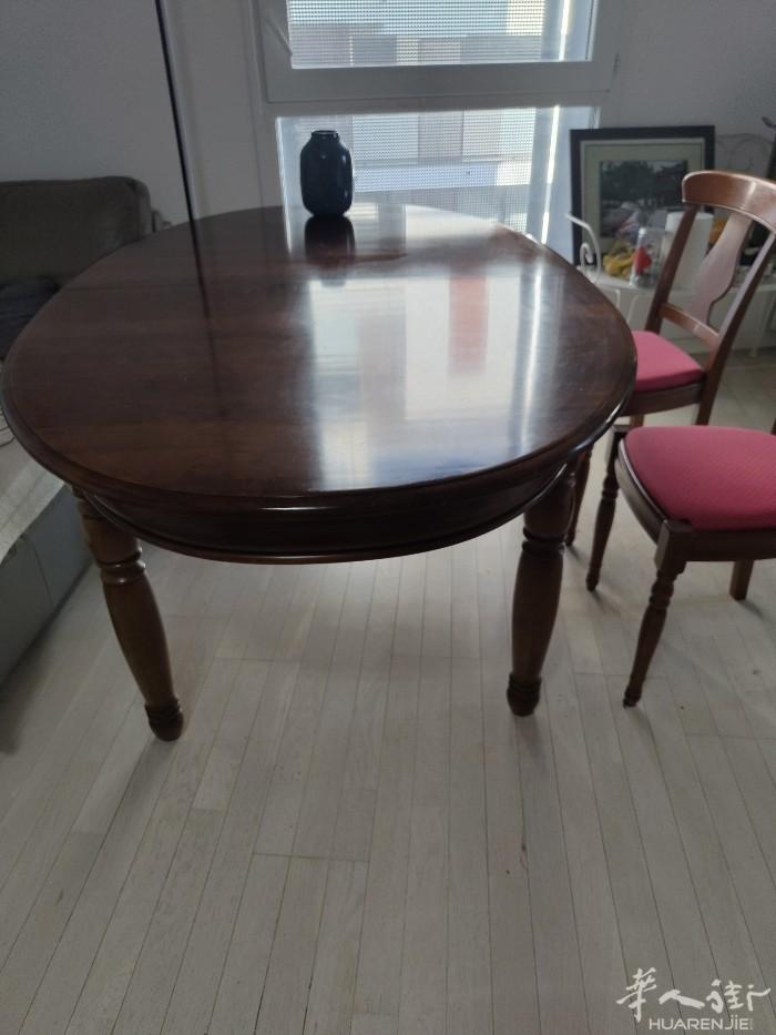 大桌子180x150 + 4把包面椅子 60欧元 colombes t2 Vic
