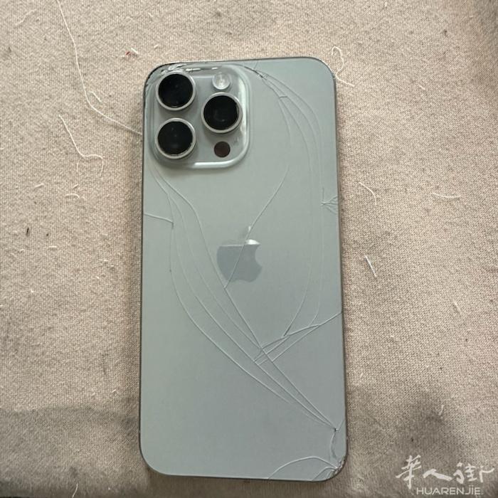 出15pro max 原色 512g 后玻璃碎 主屏幕碎一点感兴趣加v 价格可谈