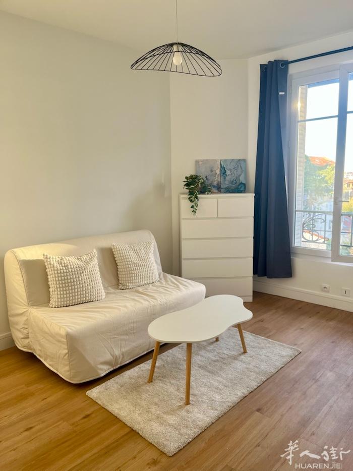 出租92 Courbevoie 1 300€/ 月 （110€维护费用） 一室一