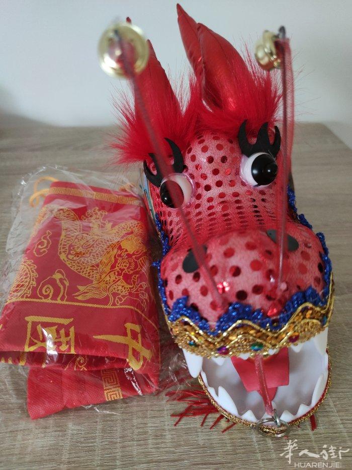 全新出售：舞龙彩带健身            配：龙头+背包+甩绳 烫金红，为了