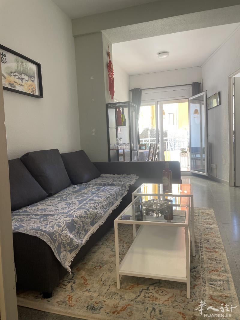 巴塞罗那足球场附近，Av Madrid 大街两房一